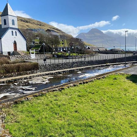Charming And Authentic Heritage Retreat In Kvivik - Right Next To The River Eksteriør bilde