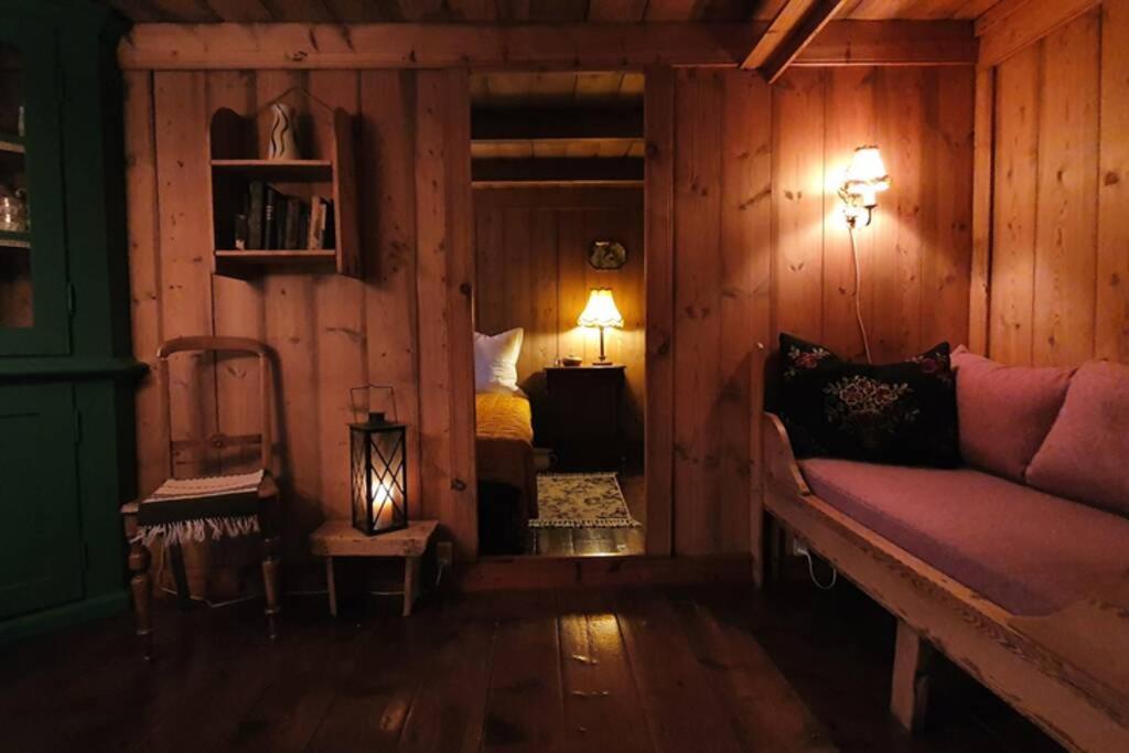Charming And Authentic Heritage Retreat In Kvivik - Right Next To The River Eksteriør bilde