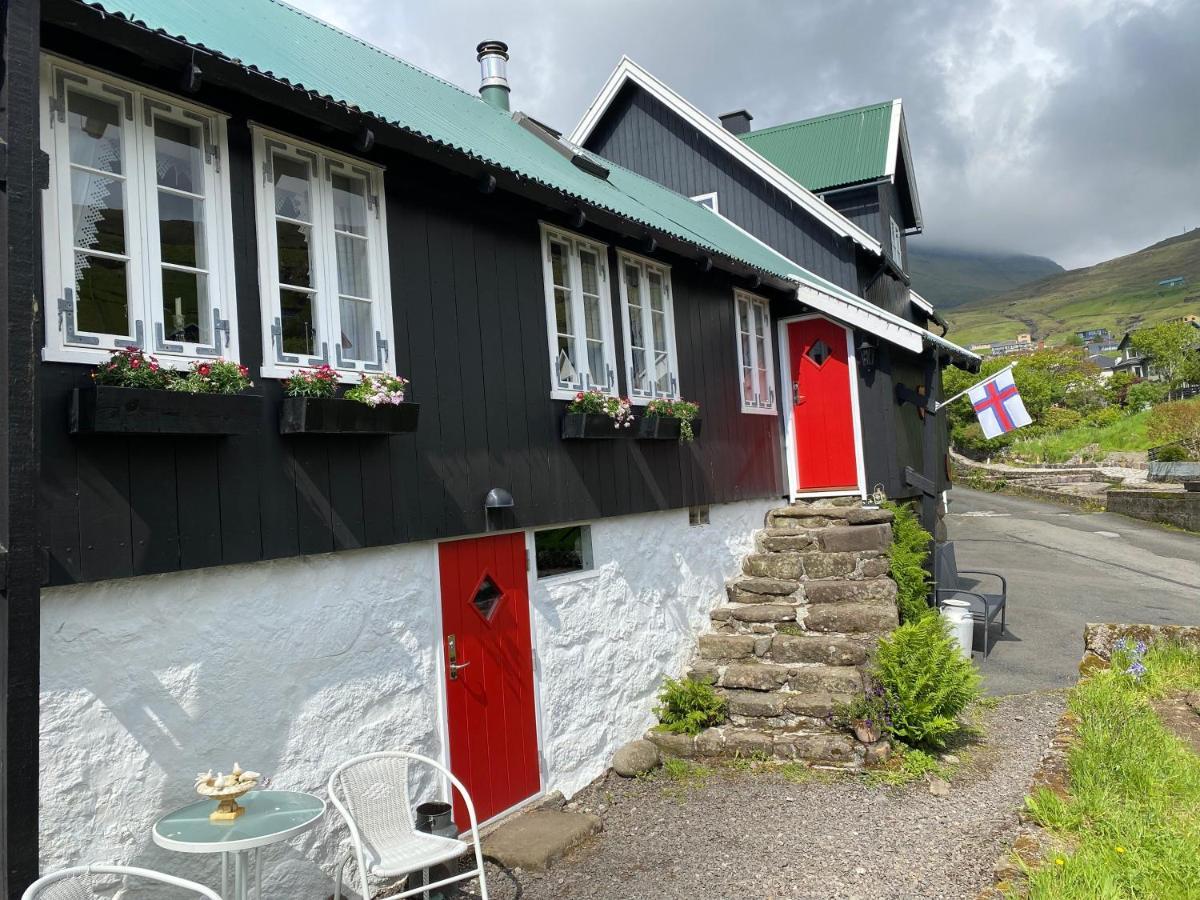 Charming And Authentic Heritage Retreat In Kvivik - Right Next To The River Eksteriør bilde