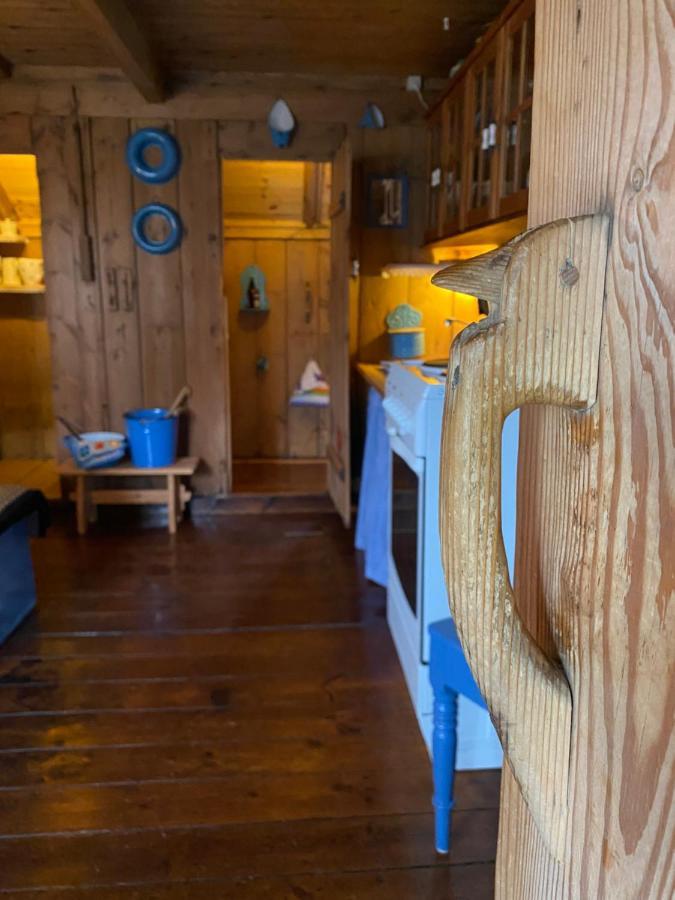 Charming And Authentic Heritage Retreat In Kvivik - Right Next To The River Eksteriør bilde