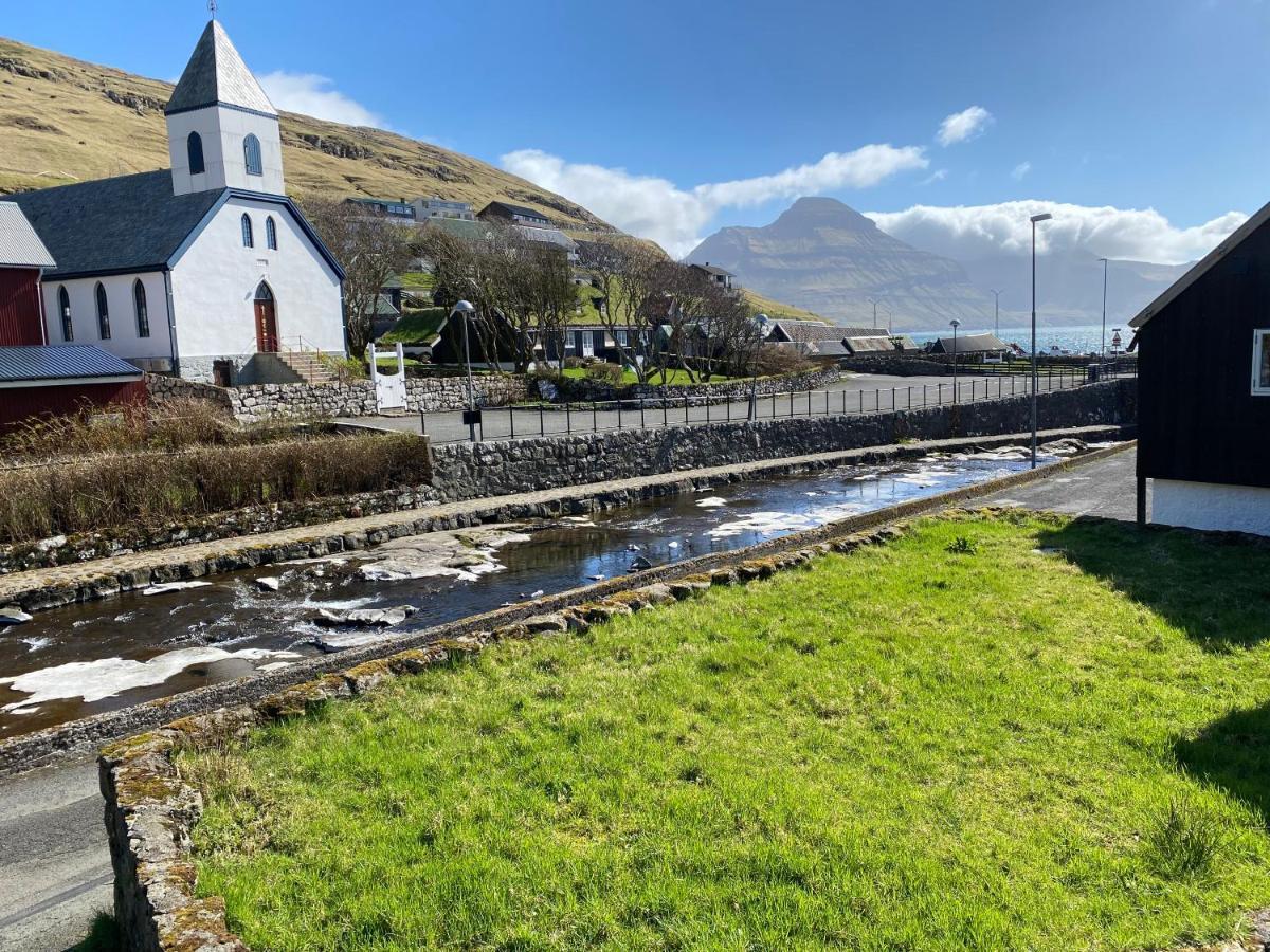 Charming And Authentic Heritage Retreat In Kvivik - Right Next To The River Eksteriør bilde